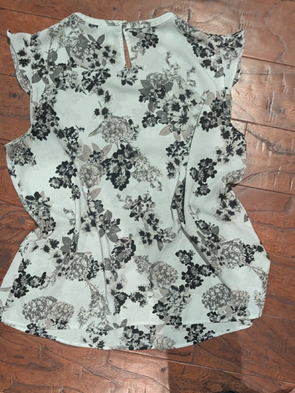Elle Black & White Floral Ruffle Cap-Sleeve Camisole - Picture 5 of 6